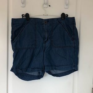 Loose denim shorts
